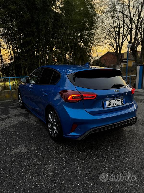 Usata Ford Focus ST-Line 125 CV (91 kW) 2023 Blu Berlina