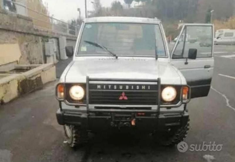 Usata Mitsubishi Pajero 84 CV (61 kW) 1986 Grigio SUV