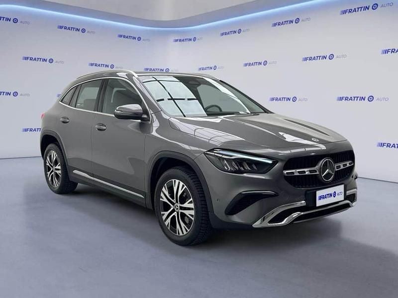 Usata Mercedes GLA200 Advanced 150 CV (110 kW) 2023 Grigio scuro SUV