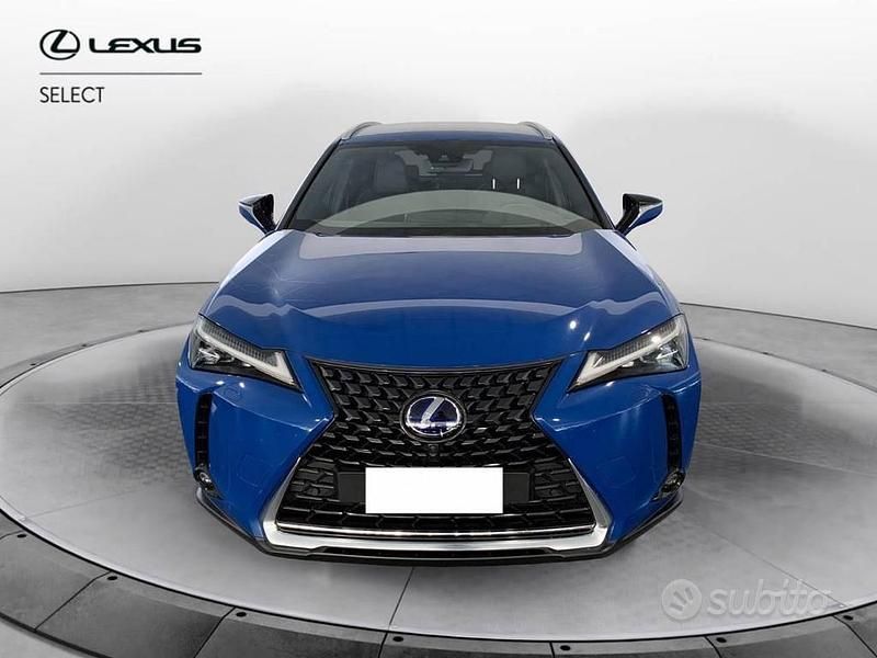 Usata Lexus UX 300e Luxury Line 150 kW (204 CV) 2021 Blu SUV