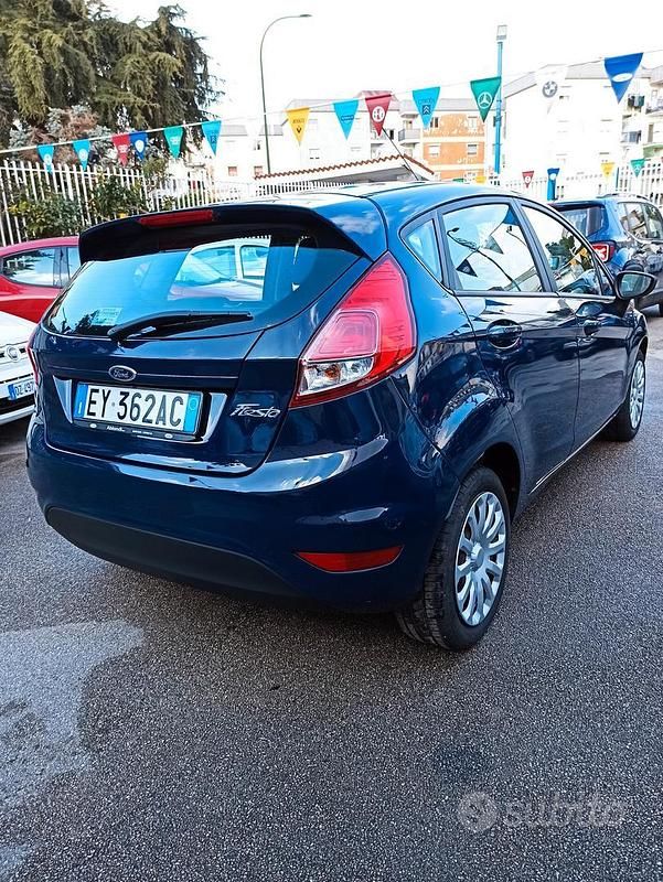 Usata Ford Fiesta 97 CV (71 kW) 2015 Blu Berlina