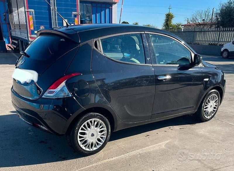 Usata Lancia Ypsilon 69 CV (50 kW) 2017 Nero Utilitaria