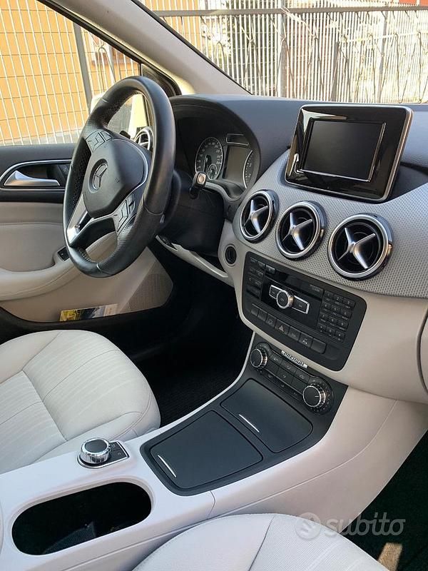 Usata Mercedes B180 Premium 122 CV (89 kW) 2012 Bianco Utilitaria