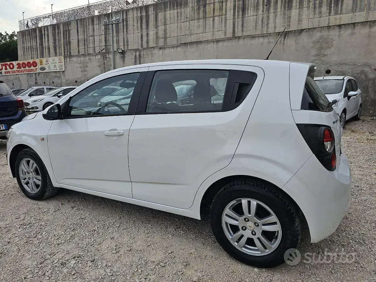 Usata Chevrolet Aveo LT 83 CV (61 kW) 2013 Bianco Berlina