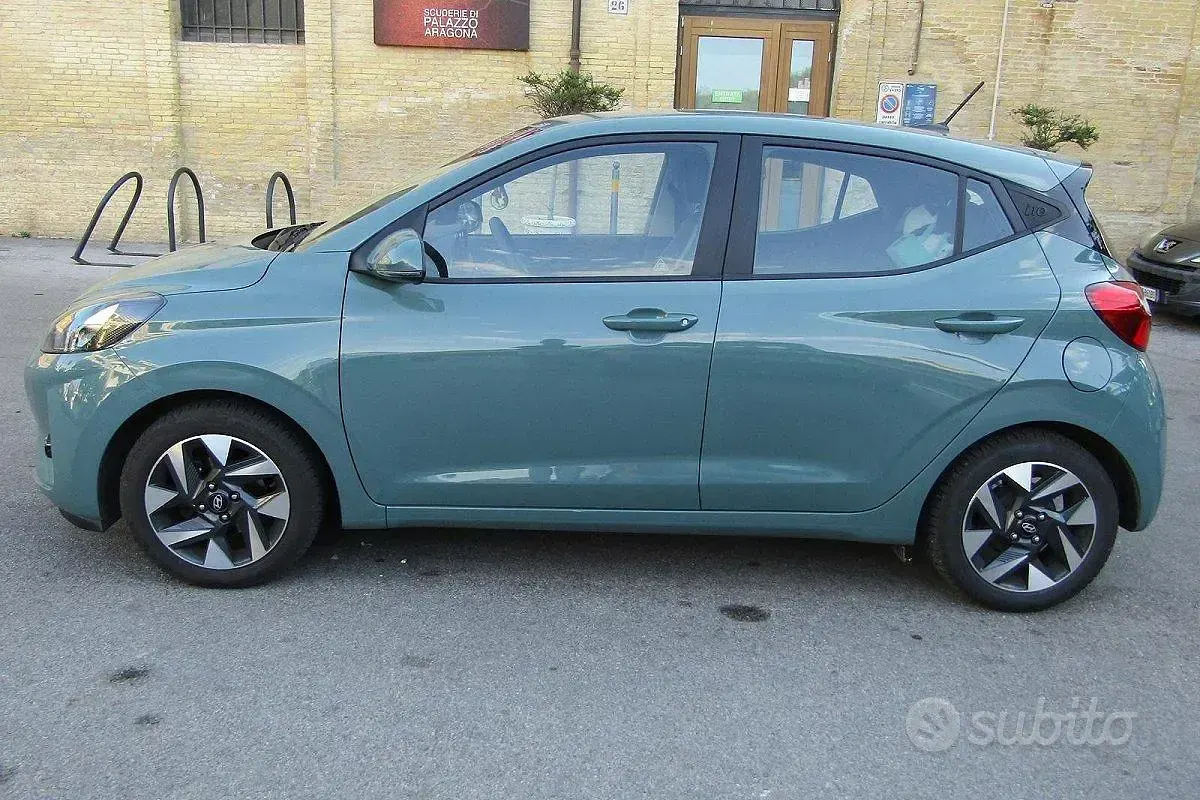 Usata Hyundai i10 67 CV (49 kW) 2023 Verde Utilitaria