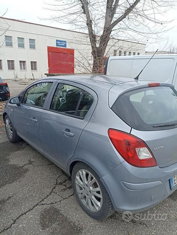 Usata Opel Corsa 85 CV (62 kW) 2010 Grigio Utilitaria