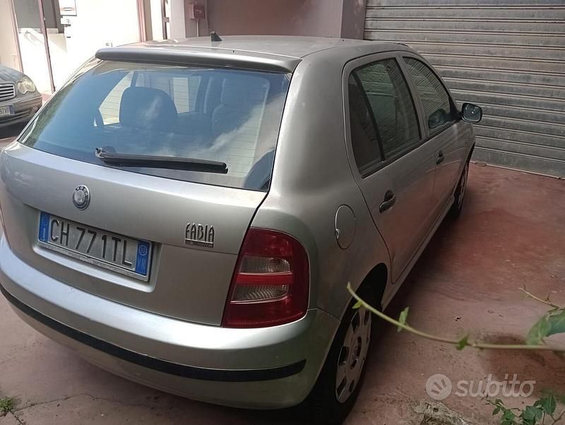 Usata Skoda Fabia 54 CV (39 kW) 2003 Grigio Berlina
