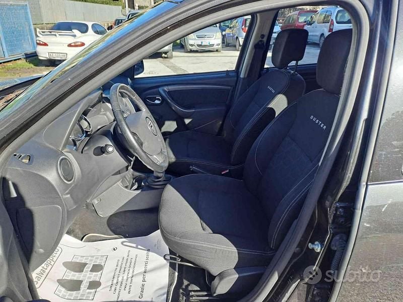 Usata Dacia Duster Lauréate 110 CV (80 kW) 2015 Nero SUV