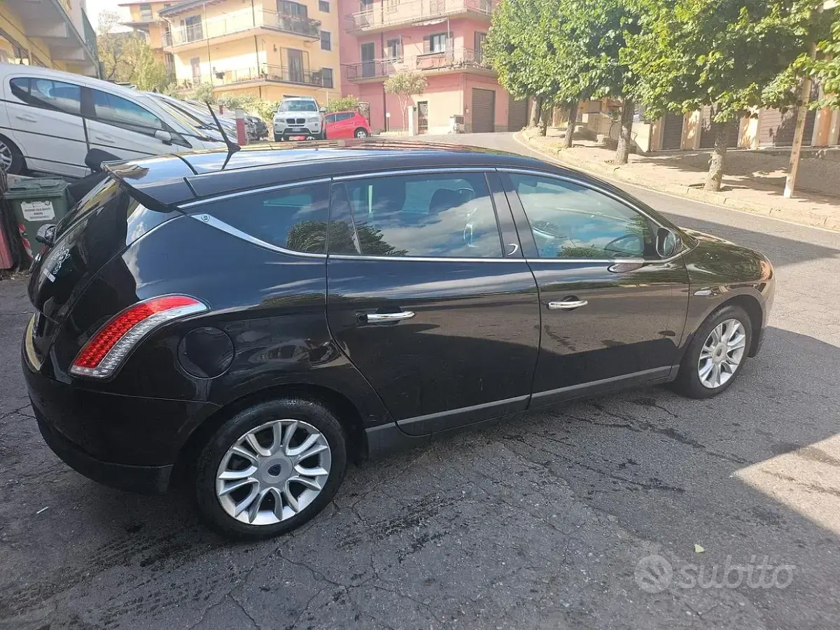 Usata Lancia Delta Gold 120 CV (88 kW) 2012 Nero Utilitaria