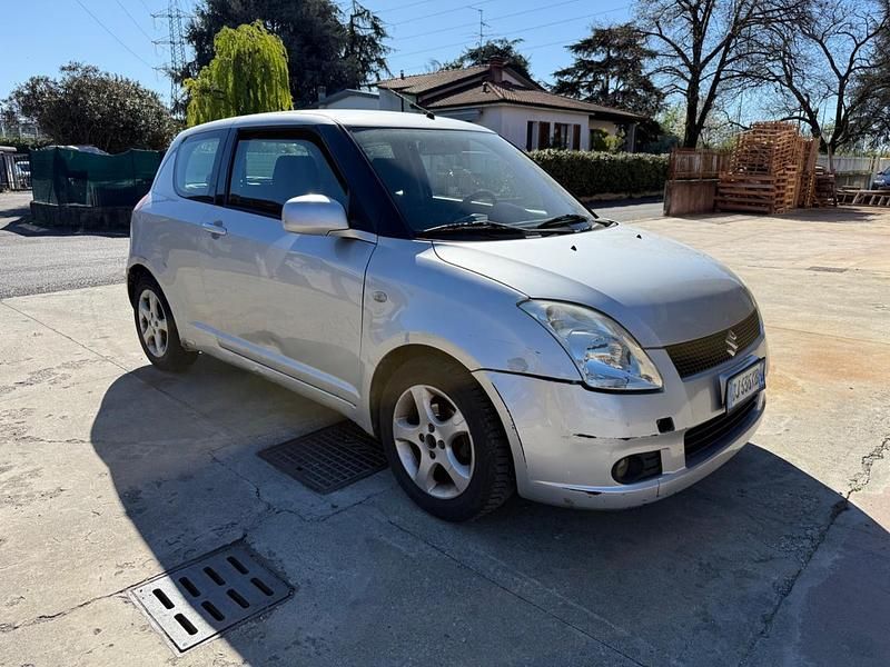 Usata Suzuki Swift GL 92 CV (67 kW) 2007 Argento Utilitaria