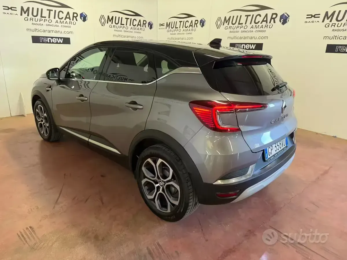 Usata Renault Captur Techno 101 CV (74 kW) 2023 Grigio SUV