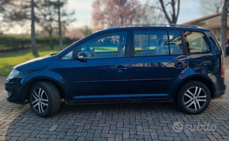 Usata VW Touran Trendline 110 CV (80 kW) 2008 Blu Monovolume