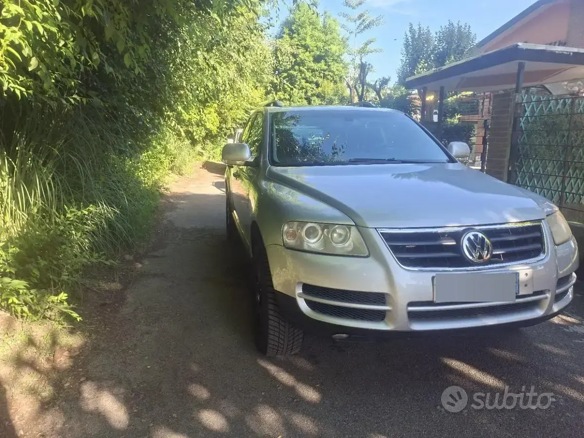 Usata VW Touareg 174 CV (127 kW) 2003 Grigio SUV