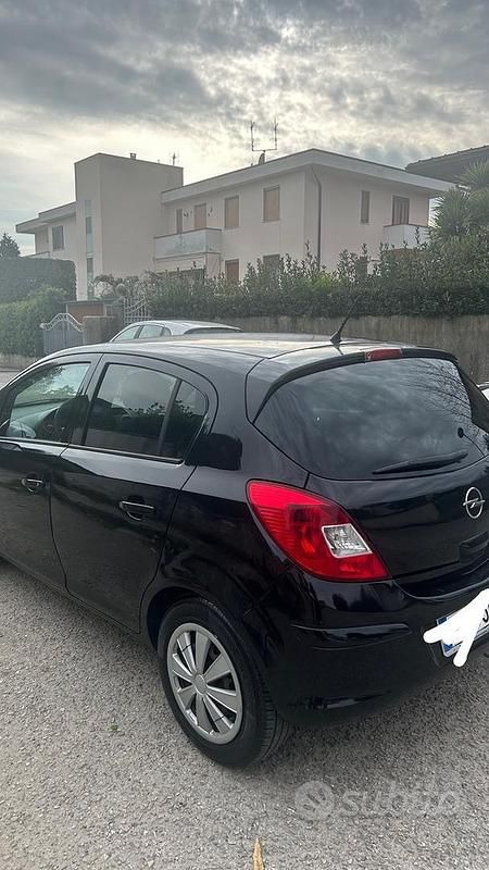 Usata Opel Corsa 80 CV (58 kW) 2010 Nero Utilitaria