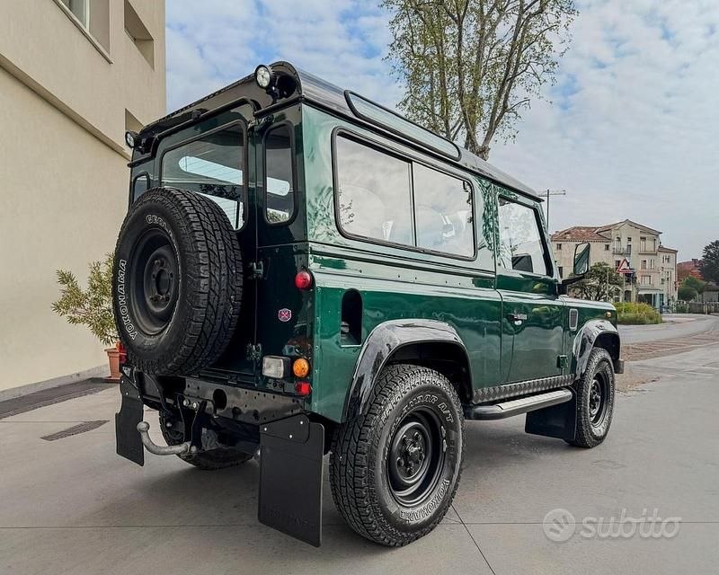Usado Land Rover Defender 122 HP (89 kW) 2000 Verde Carrinha