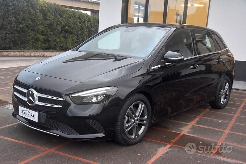 Usata Mercedes B180 115 CV (84 kW) 2020 Nero Monovolume