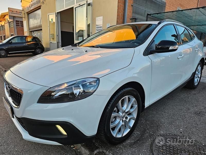 Usata Volvo V40 CC Momentum 120 CV (88 kW) 2017 Bianco Station wagon