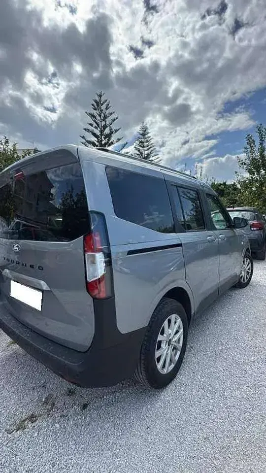 Usata Ford Tourneo Courier Titanium 125 CV (91 kW) 2025 Solar silver Monovolume