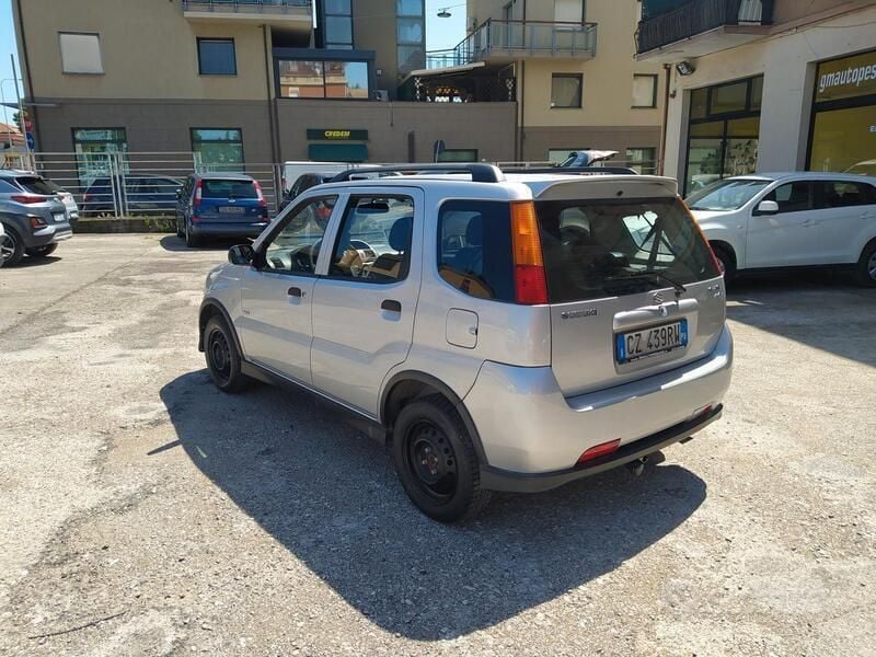 Second-hand Suzuki Ignis 99 CP (72 kW) 2006 Argintiu Hatchback