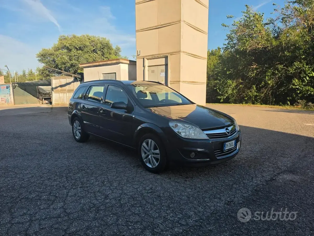 Usata Opel Astra Enjoy 101 CV (74 kW) 2008 Grigio Station wagon