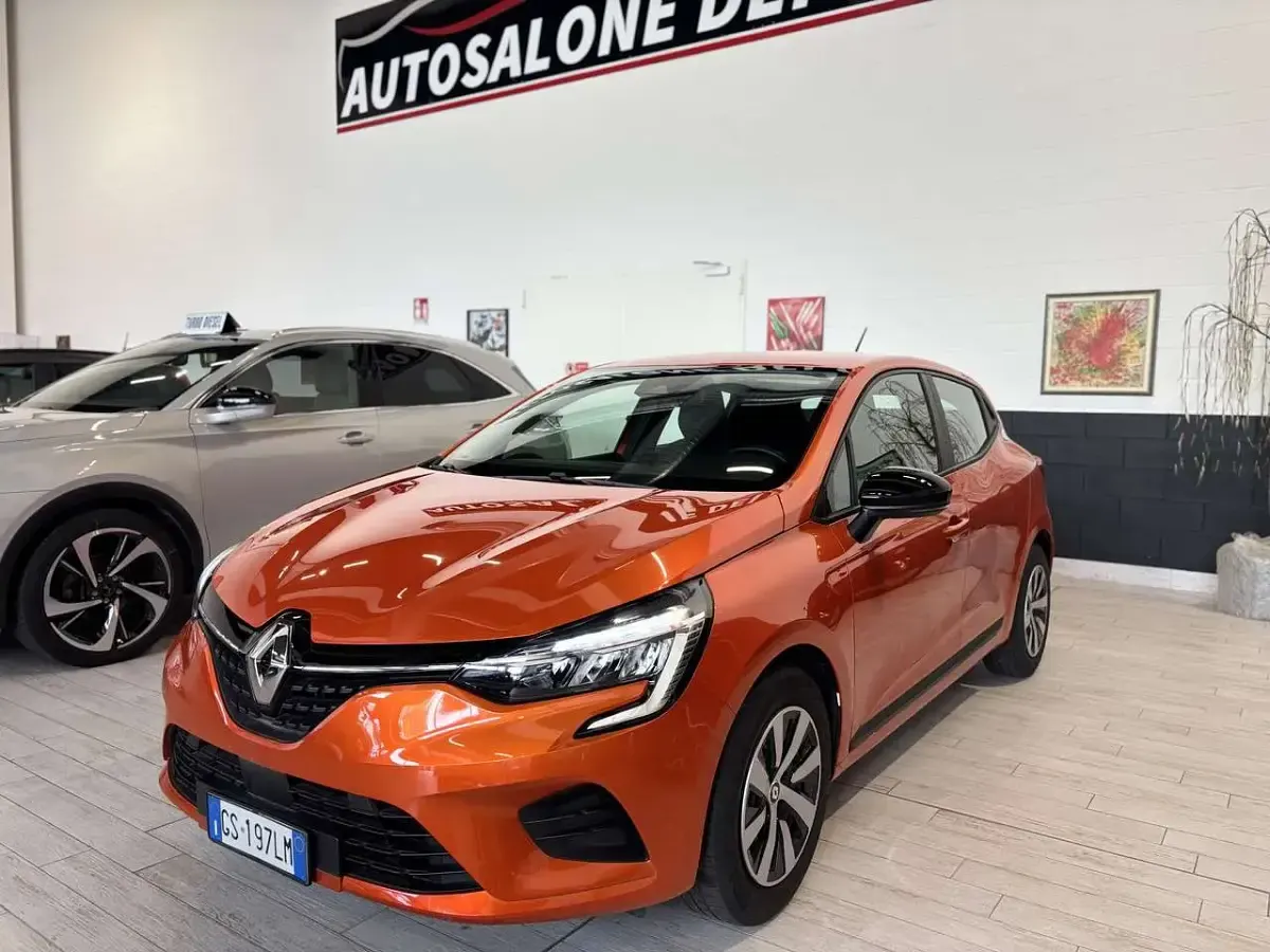 Usata Renault Clio V Equilibre 67 CV (49 kW) 2023 Orange valencia (metallizzato) Utilitaria