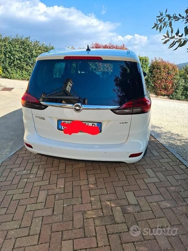 Usata Opel Zafira Tourer Cosmo 131 CV (96 kW) 2012 Bianco Monovolume