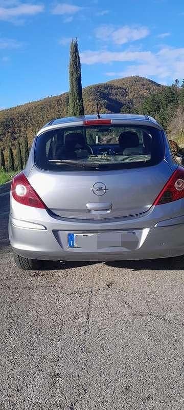 Usata Opel Corsa 80 CV (58 kW) 2010 Berlina