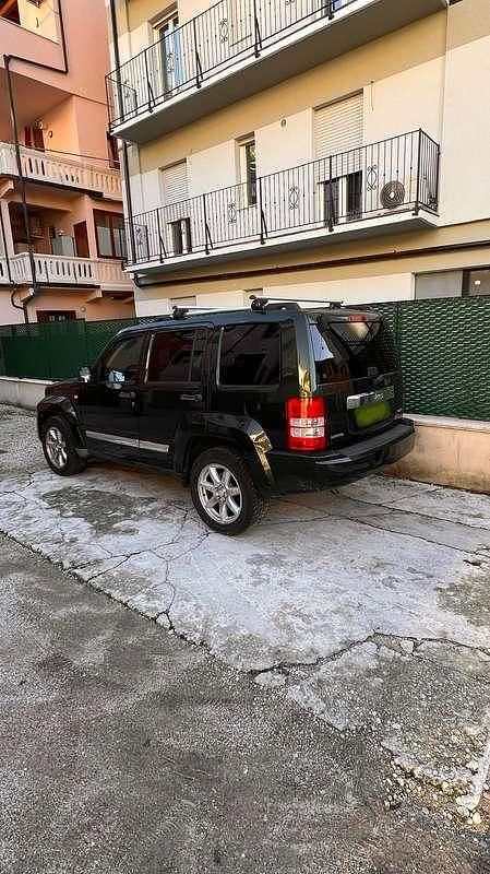 Usata Jeep Cherokee Sport 200 CV (147 kW) 2011 Verde SUV
