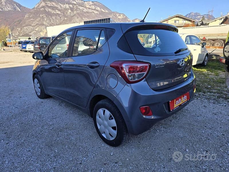 Usata Hyundai i10 Comfort 69 CV (50 kW) 2014 Viola Utilitaria