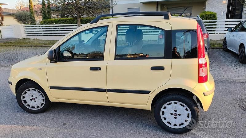 Giallo Usata 2011 Fiat Panda Due volumi | 4000 € (Buon prezzo) - Immagine 1/4