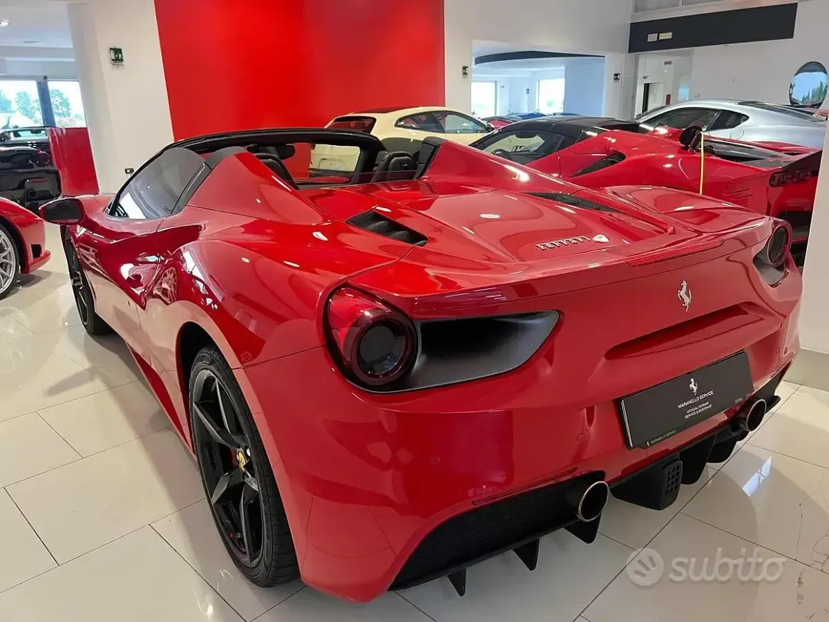 Usata Ferrari 488 669 CV (492 kW) 2018 Rosso Cabrio