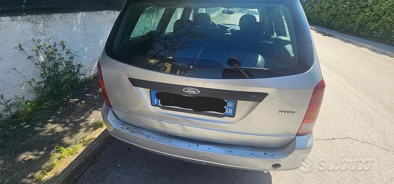 Usata Ford Focus 100 CV (73 kW) 2000 Grigio Station wagon