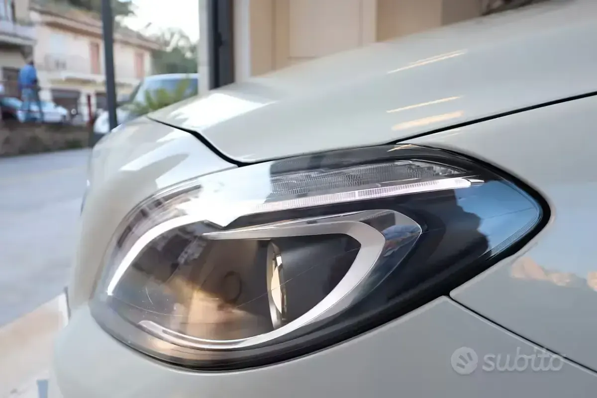 Usata Mercedes B200 Premium 136 CV (100 kW) 2012 Bianco Utilitaria