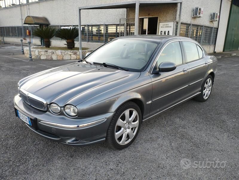 Usata Jaguar X-type Executive 131 CV (96 kW) 2003 Grigio Berlina