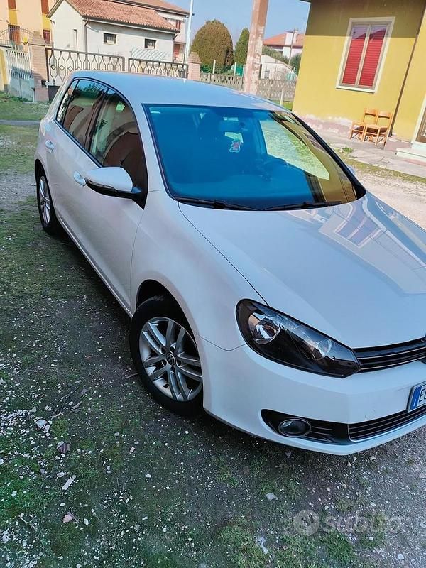 Usata VW Golf VI 105 CV (77 kW) 2010 Bianco Utilitaria