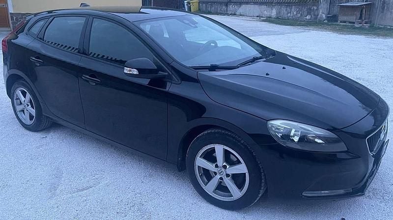 Usata Volvo V40 Kinetic 120 CV (88 kW) 2016 Nero Berlina