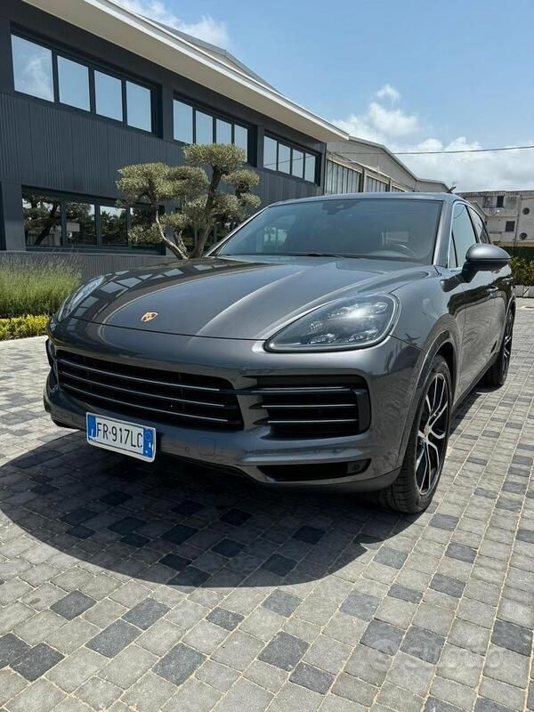 Grigio Usata 2019 Porsche Cayenne SUV | 56.000 € (Buon prezzo) - Immagine 1/4