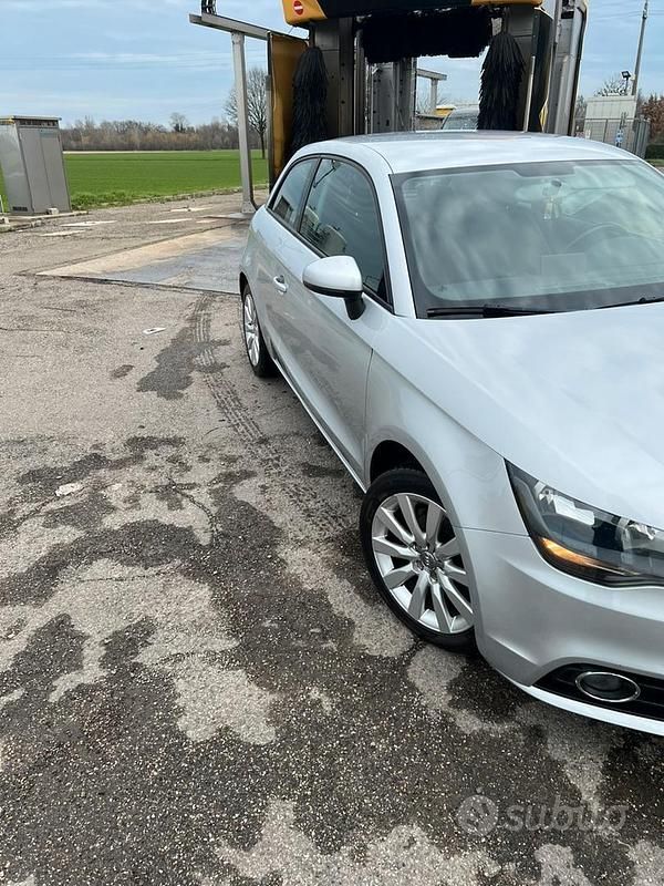 Usata Audi A1 Attraction 86 CV (63 kW) 2011 Grigio Utilitaria