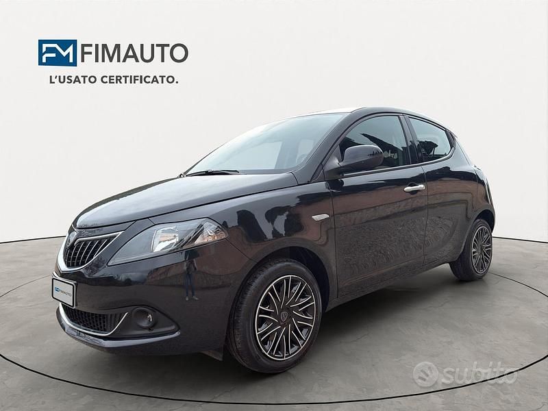 Usata Lancia Ypsilon Gold 69 CV (50 kW) 2023 Nero Utilitaria