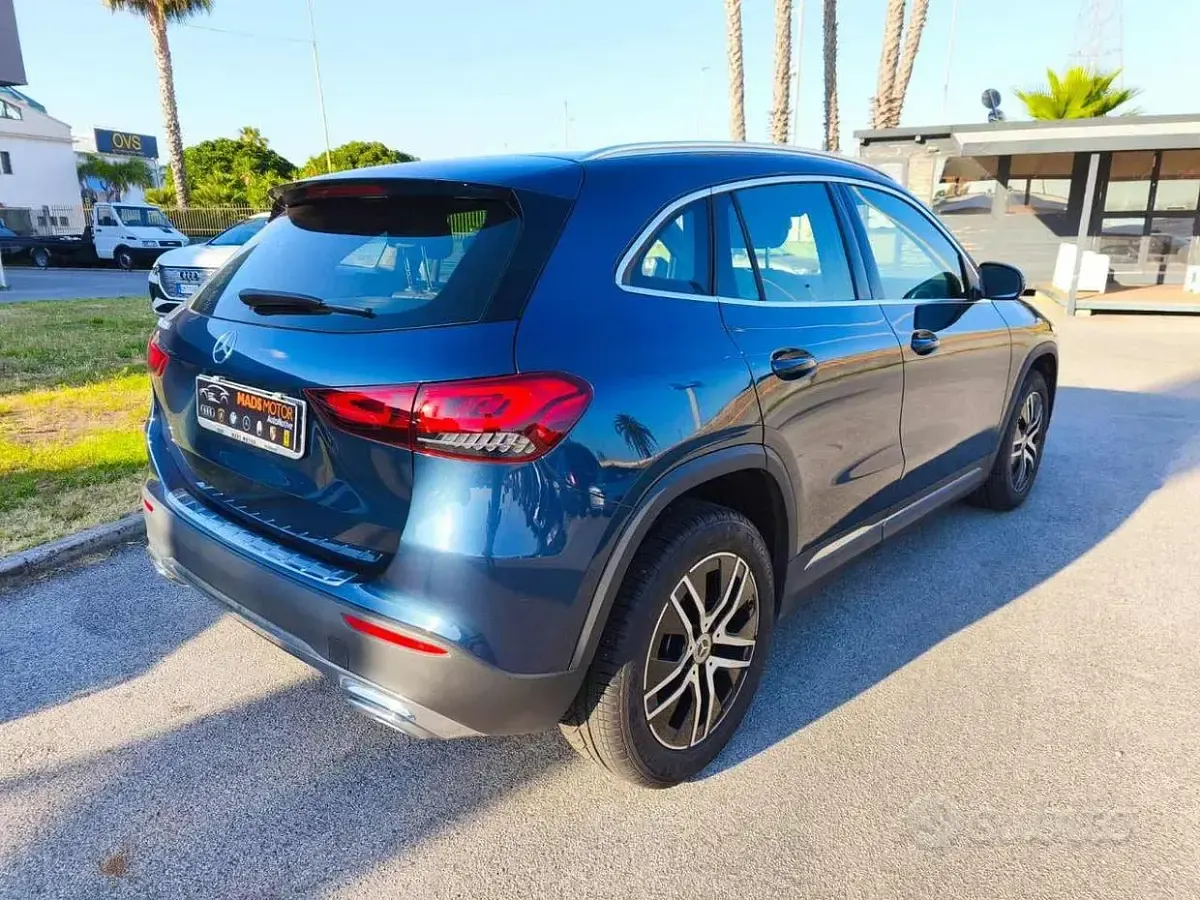 Usata Mercedes GLA180 136 CV (100 kW) 2022 Blu SUV