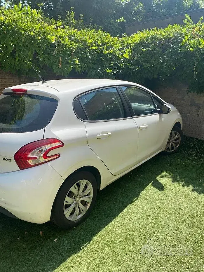 Usata Peugeot 208 68 CV (50 kW) 2015 Bianco Utilitaria