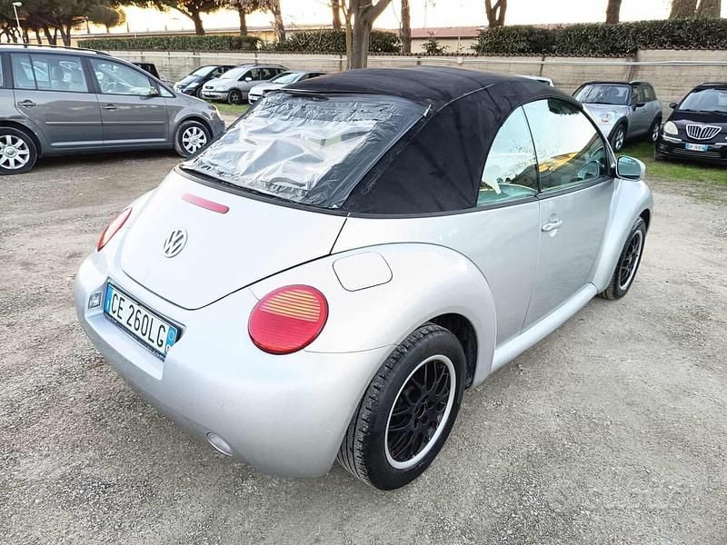 Usata VW New Beetle 101 CV (74 kW) 2003 Grigio scuro Utilitaria
