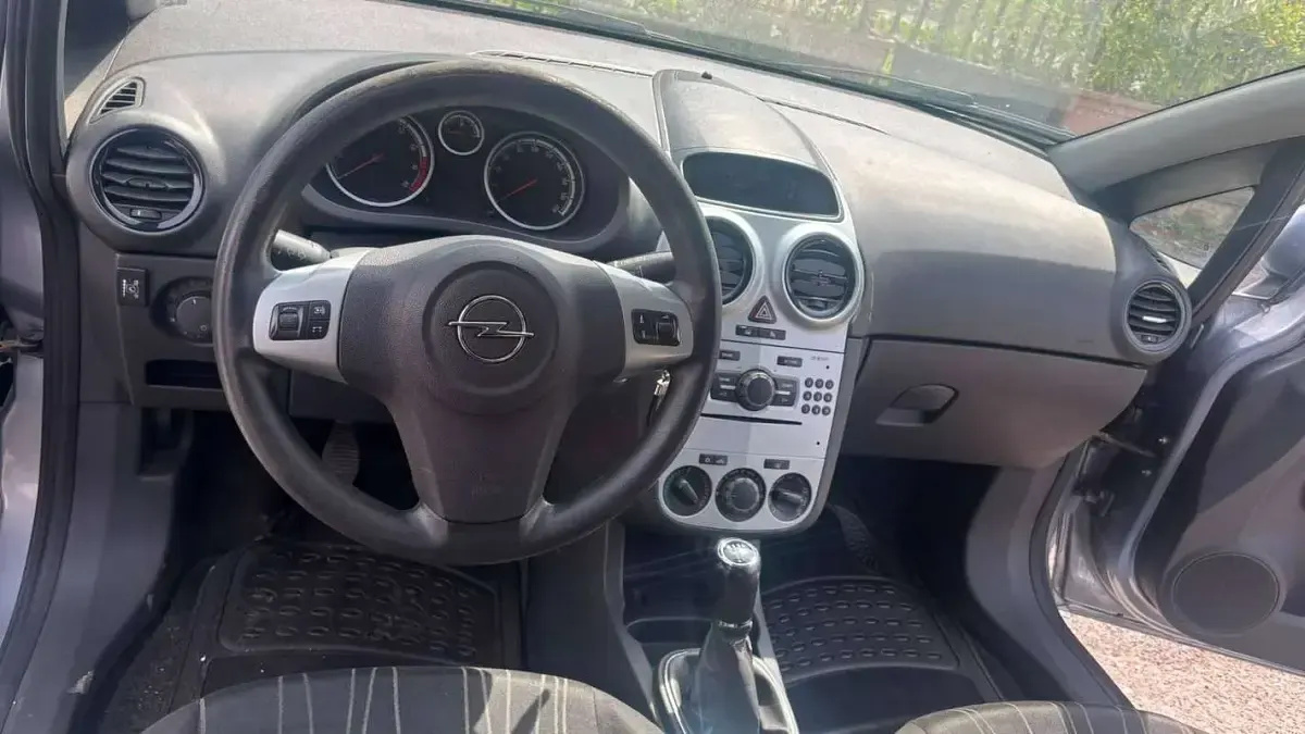 Usata Opel Corsa Club 80 CV (58 kW) 2011 Argento Utilitaria