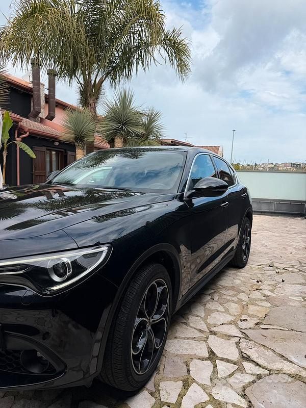 Usata Alfa Romeo Stelvio Executive 210 CV (154 kW) 2019 Nero SUV