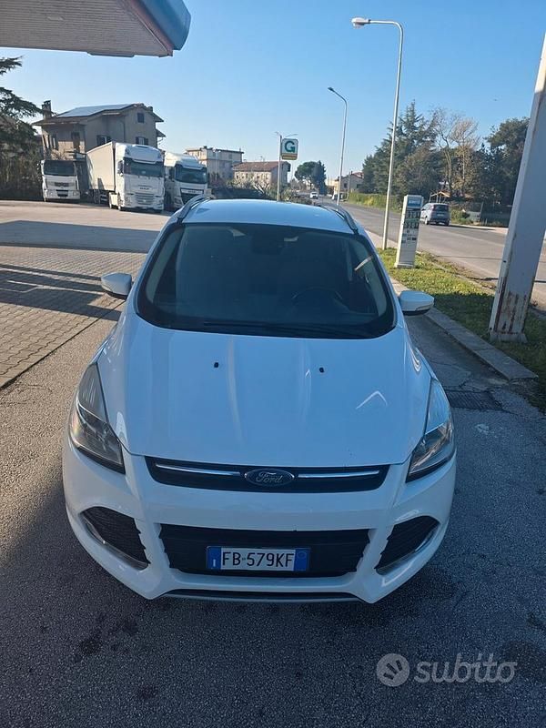 Usata Ford Kuga Titanium 119 CV (87 kW) 2016 Bianco SUV