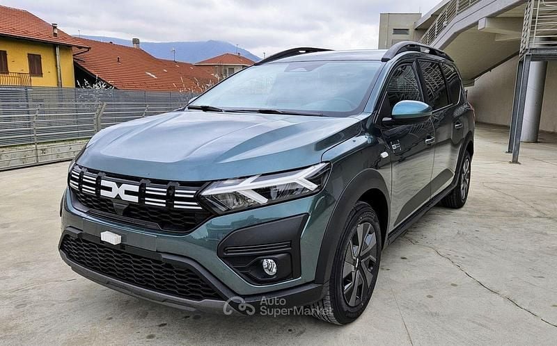 Verde Nuova 2025 Dacia Jogger Expression Monovolume | 19.392 € (Ottimo prezzo) - Immagine 1/4