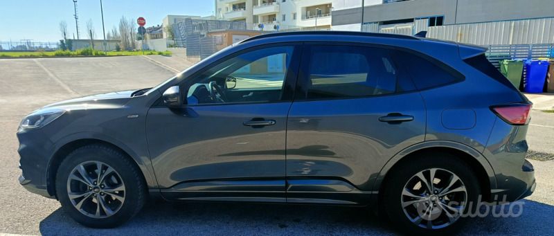 Usata Ford Kuga ST-Line 120 CV (88 kW) 2022 Grigio SUV
