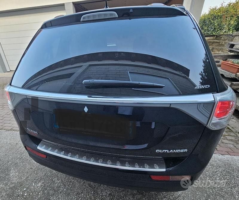 Usata Mitsubishi Outlander Instyle 150 CV (110 kW) 2014 Nero SUV