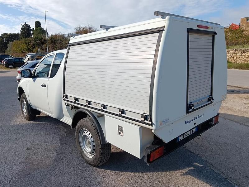 Usata Mitsubishi L200 Invite 135 CV (99 kW) 2013 Bianco Pick-up