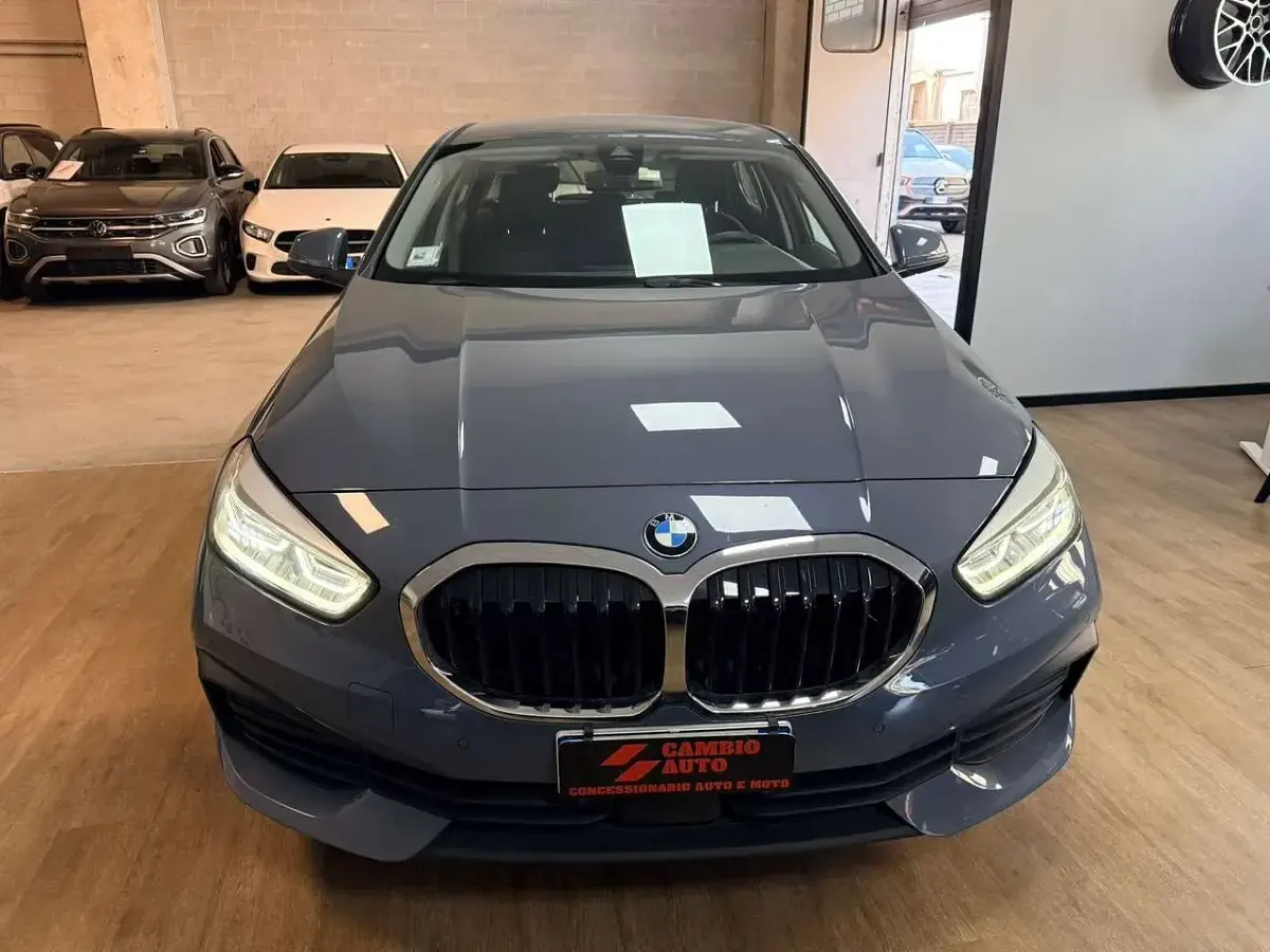 Occasion BMW 118 Advantage 136 ch (100 kW) 2021 Gris Citadine